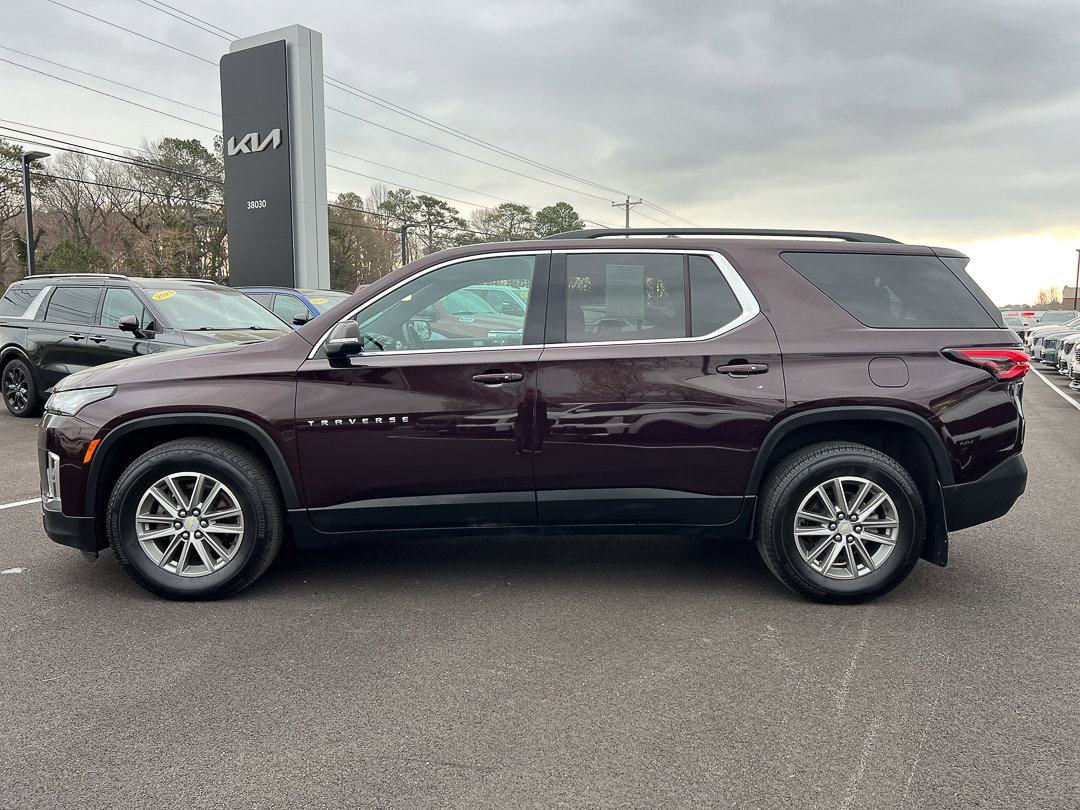 Used 2023 Chevrolet Traverse LT image 2