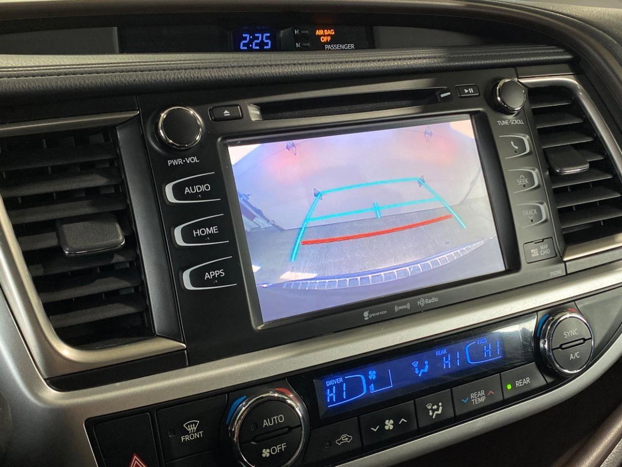 Used 2019 Toyota Highlander XLE AWD/4WD image 24