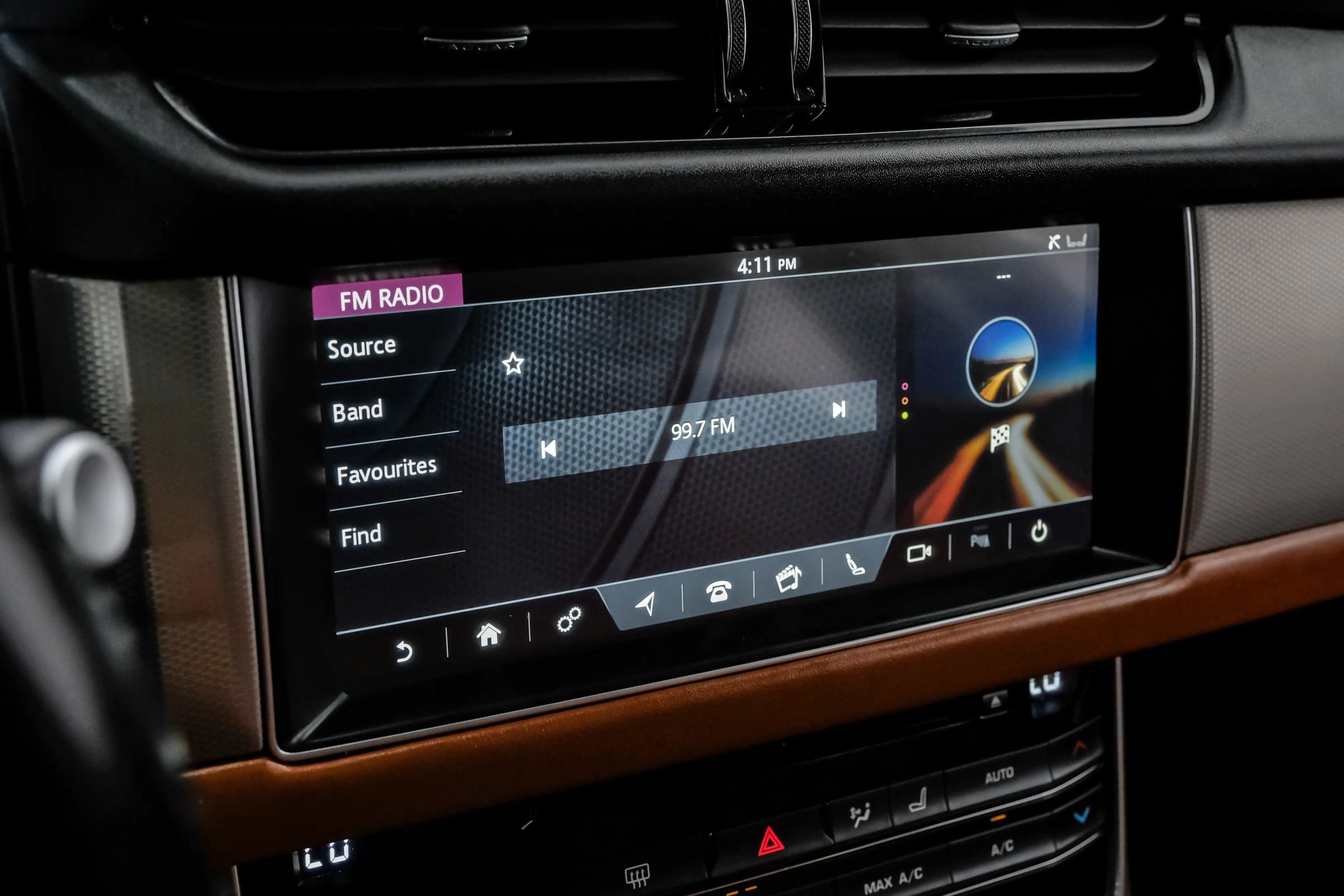 Used 2018 Jaguar XF Portfolio RWD image 38