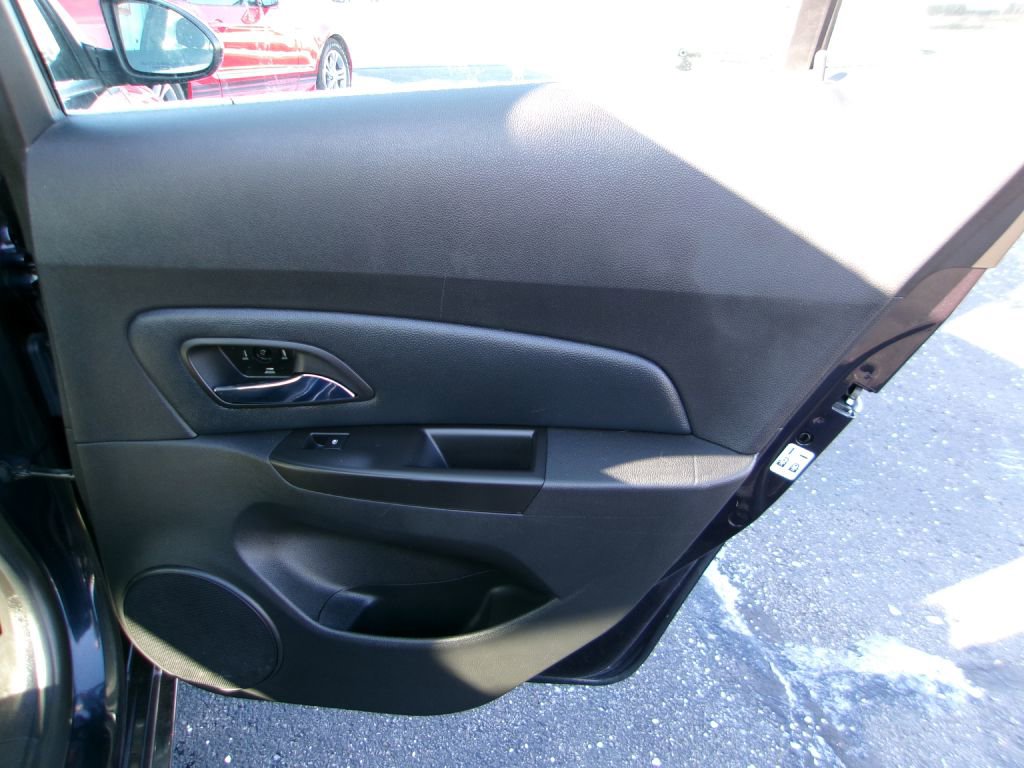 Used 2016 Chevrolet Cruze LT image 12