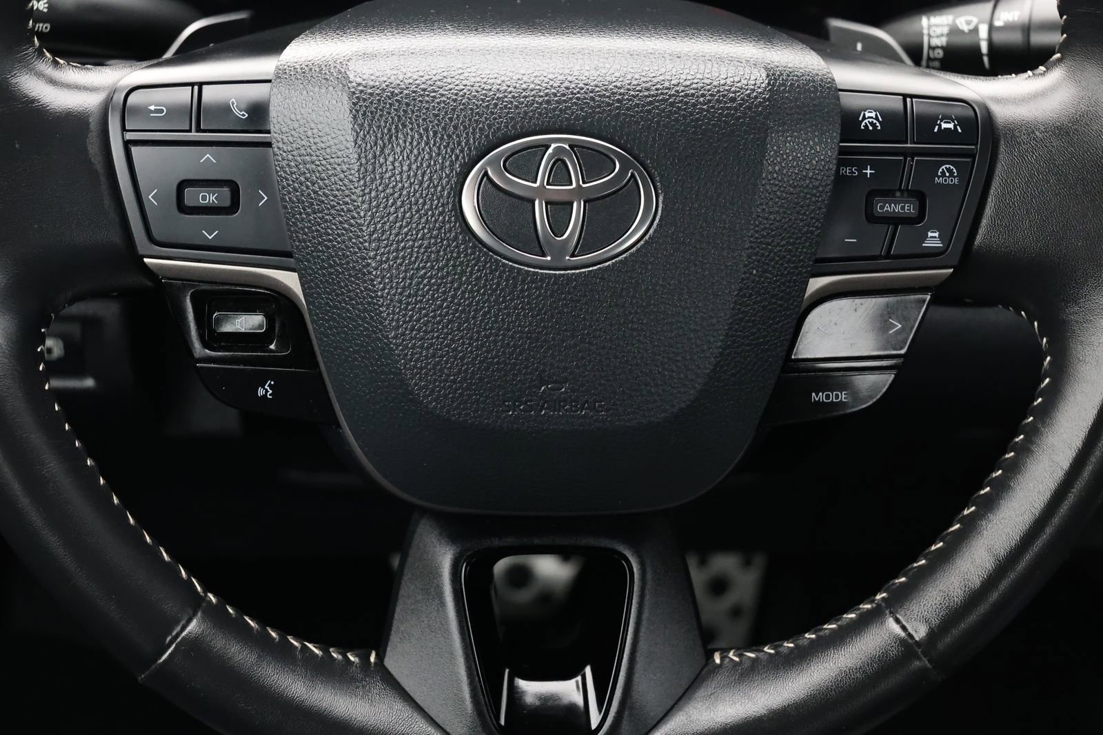 Used 2025 Toyota Camry SE FWD image 17