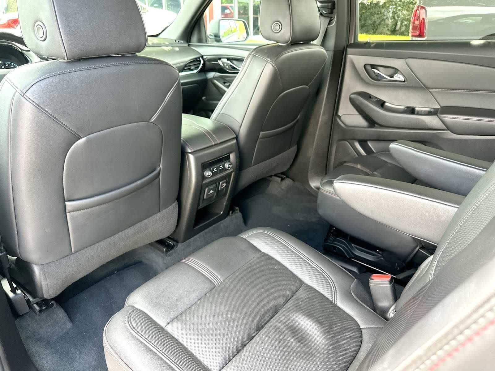 Used 2023 Chevrolet Traverse RS AWD/4WD image 24