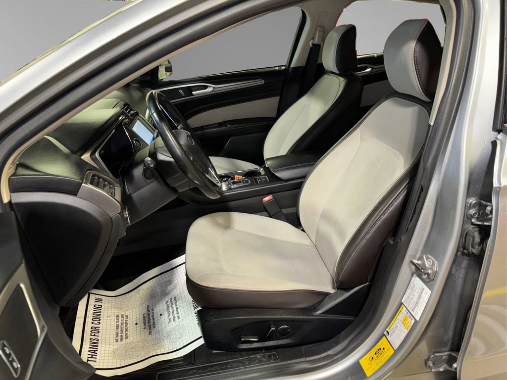 Used 2020 Ford Fusion SE w/ Equipment Group 151A image 9