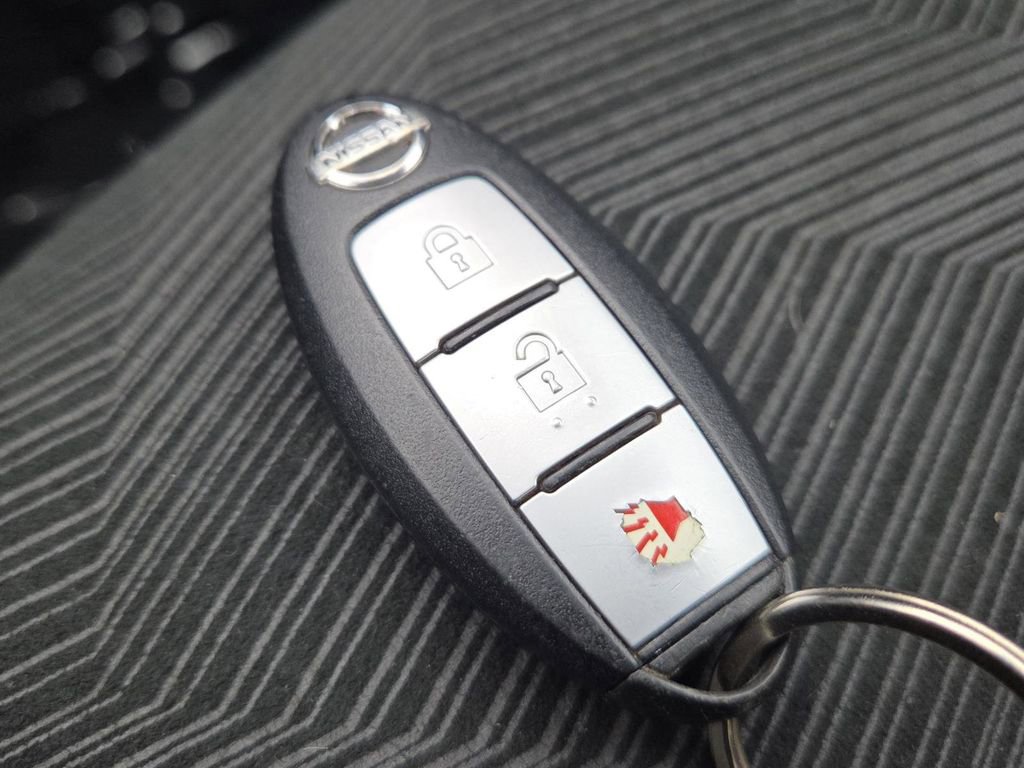 Used 2016 Nissan Rogue SV image 31