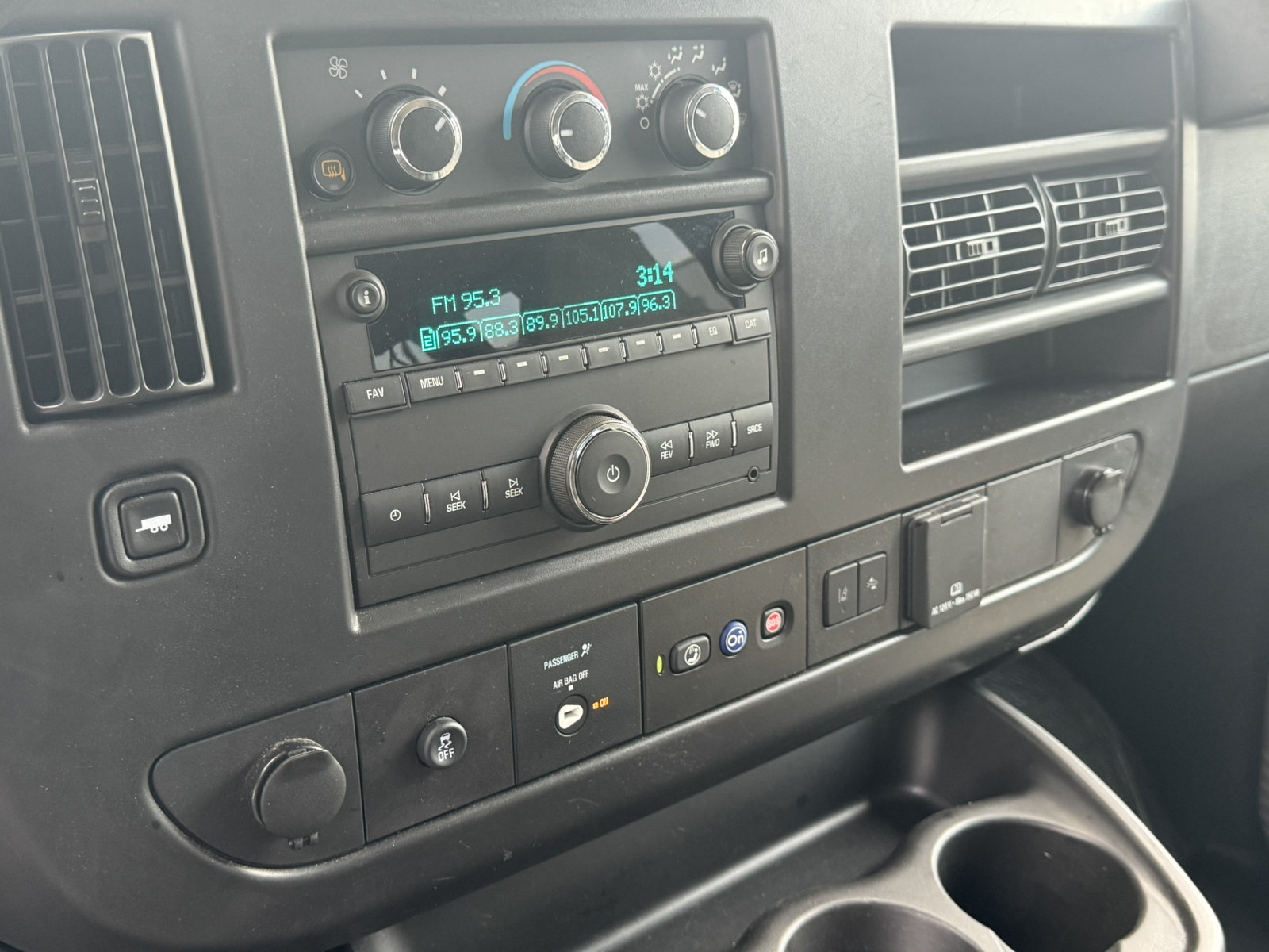 Used 2025 GMC Savana 3500 LT w/ LT Preferred Equipment Group RWD image 22