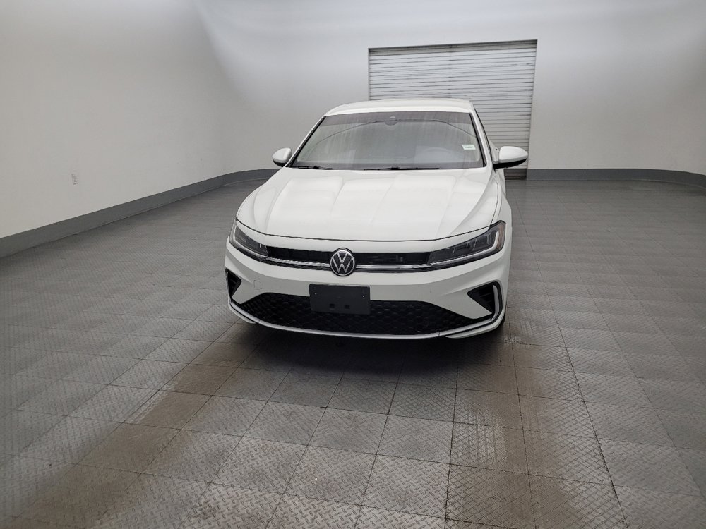 Used 2025 Volkswagen Jetta SE FWD image 15