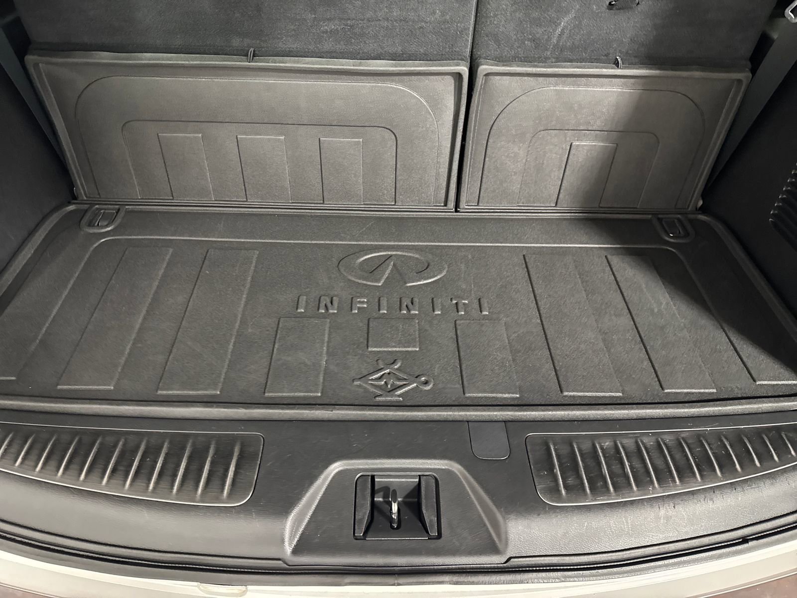 Used 2020 INFINITI QX80 Luxe w/ Edition 30 Package AWD/4WD image 30
