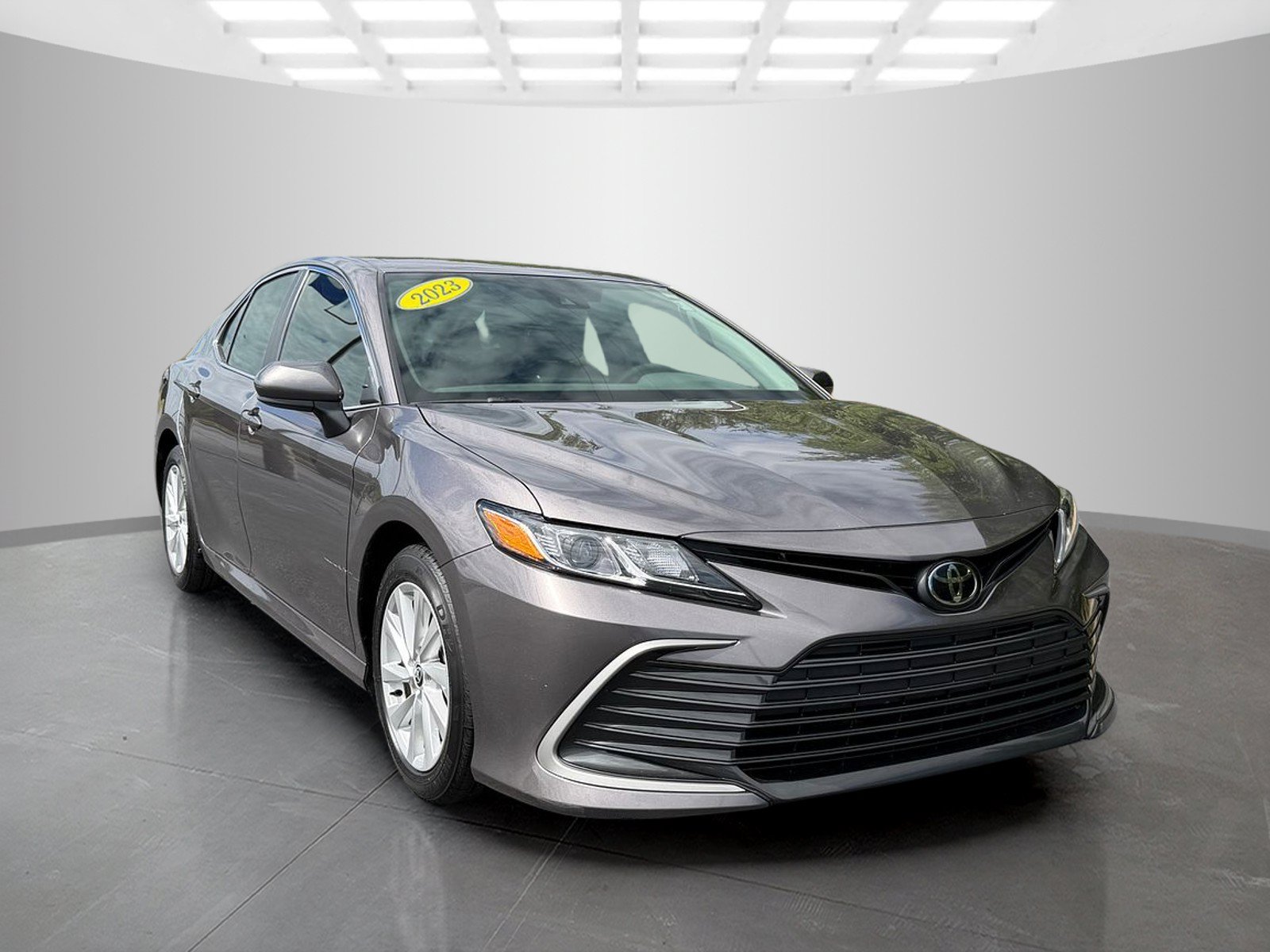 Used 2023 Toyota Camry LE FWD image 5