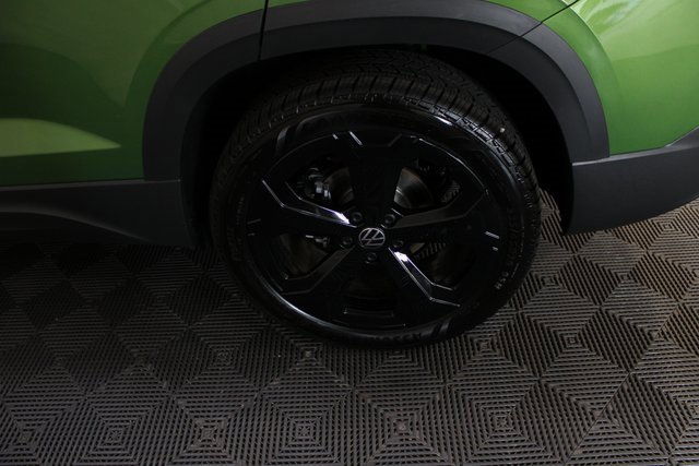 New 2025 Volkswagen Taos SEL image 20