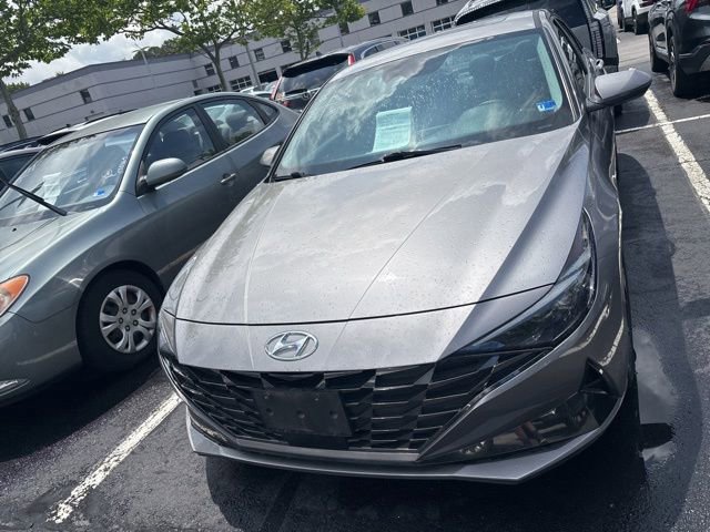 Used 2023 Hyundai Elantra Limited w/ Cargo Package FWD image 3