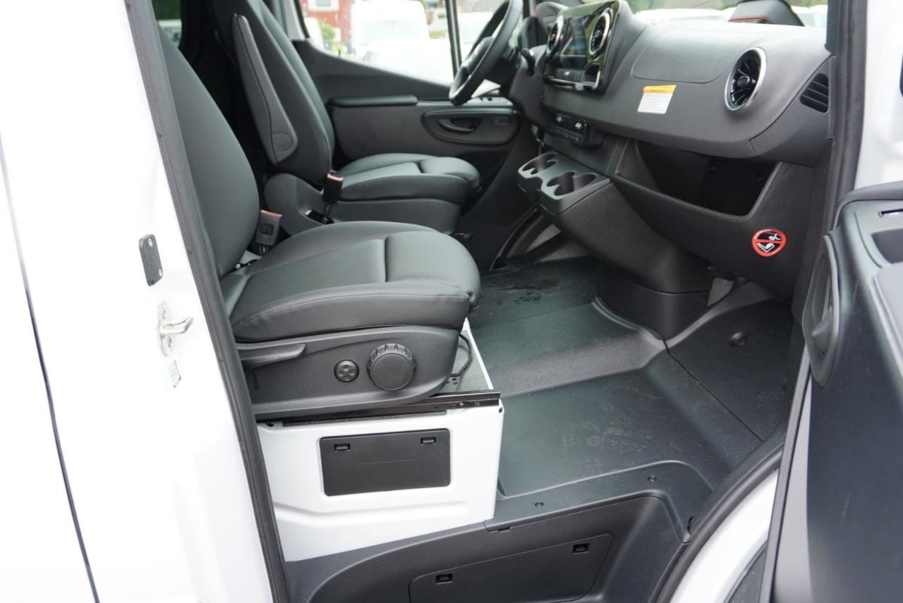 Used 2025 Mercedes-Benz Sprinter 2500 image 19