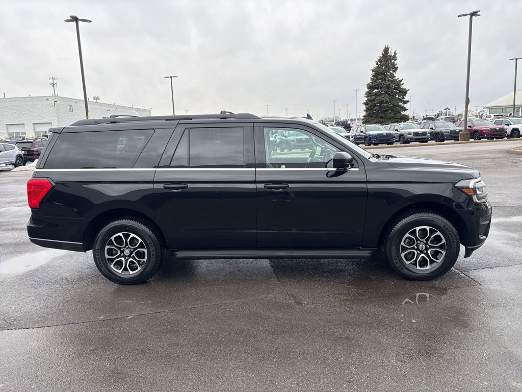 Used 2024 Ford Expedition Max XLT image 2