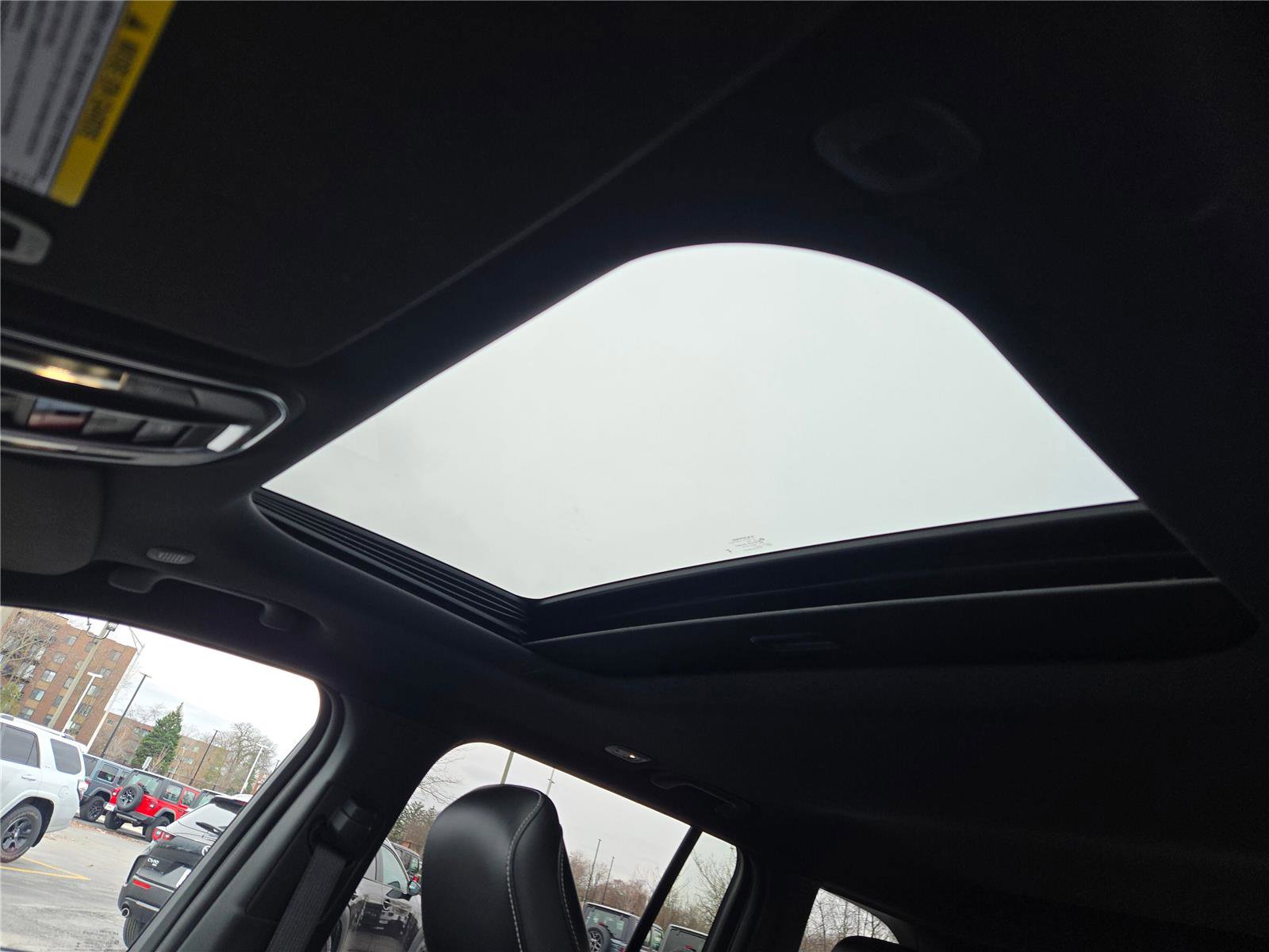 Certified 2024 Jeep Grand Cherokee Altitude image 32