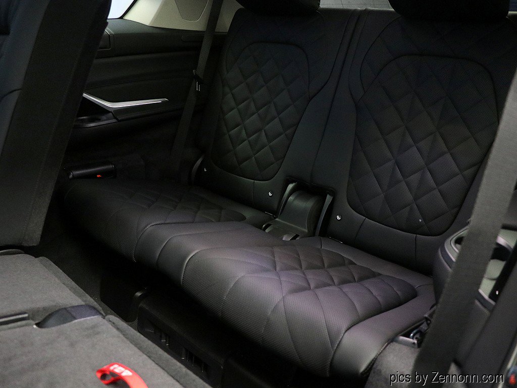 Used 2026 BMW X7 xDrive40i w/ Premium Package image 13