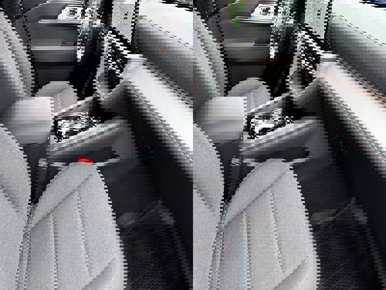 Used 2025 Ford Explorer Active image 8