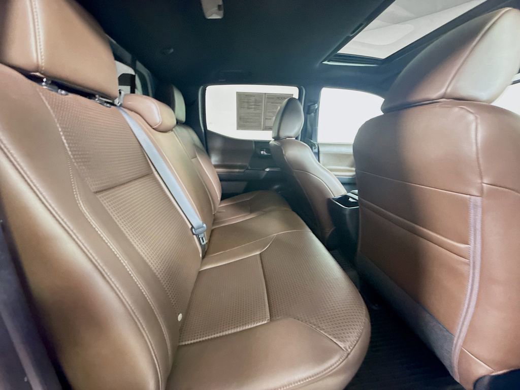 Used 2018 Toyota Tacoma Limited image 27