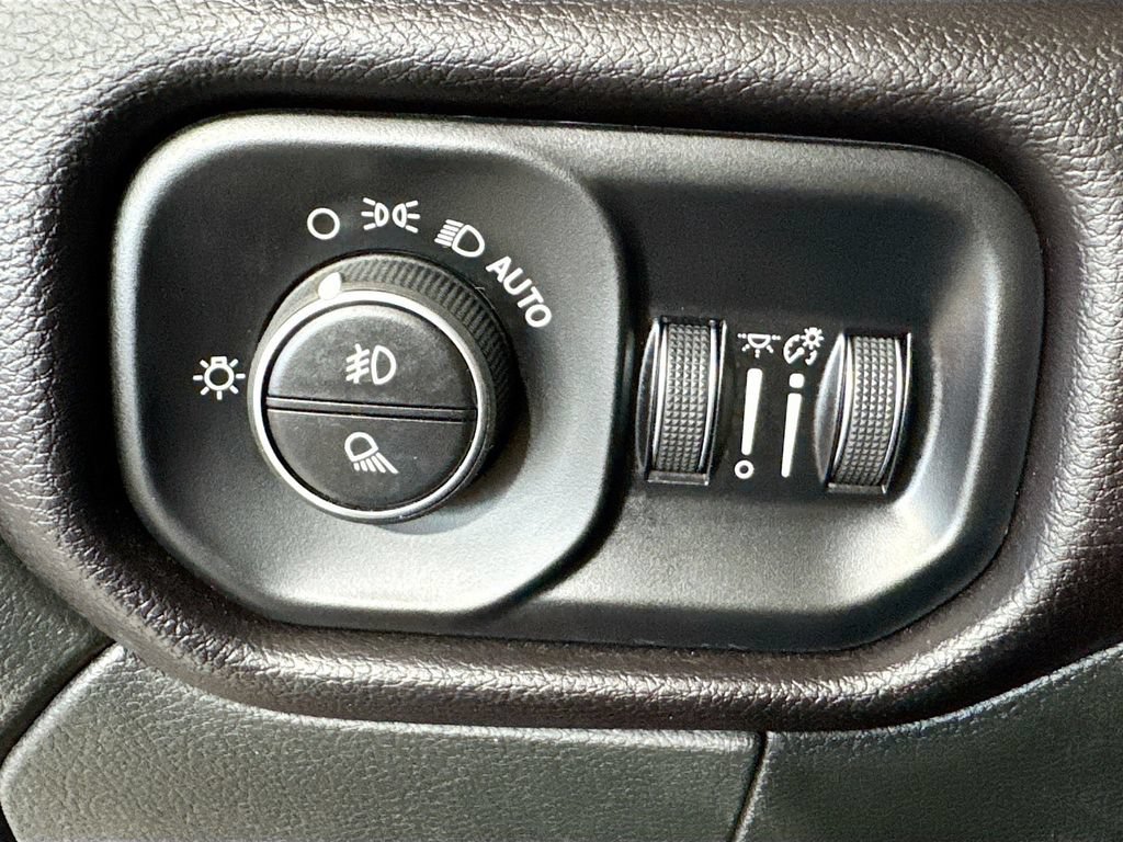 Used 2024 RAM 3500 Laramie AWD/4WD image 20