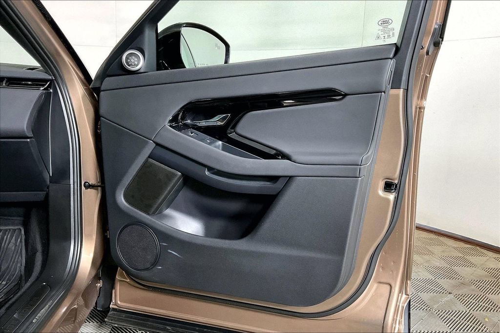Used 2024 Land Rover Range Rover Evoque Dynamic SE image 23