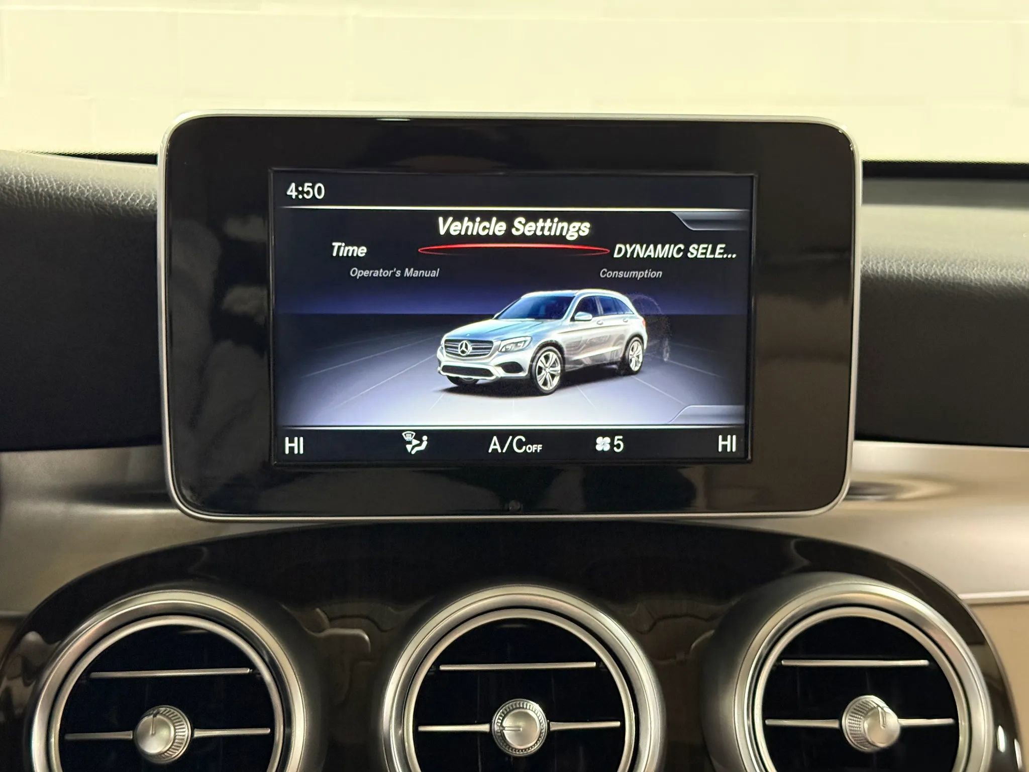 Used 2019 Mercedes-Benz GLC 300 4MATIC w/ Premium Package image 32