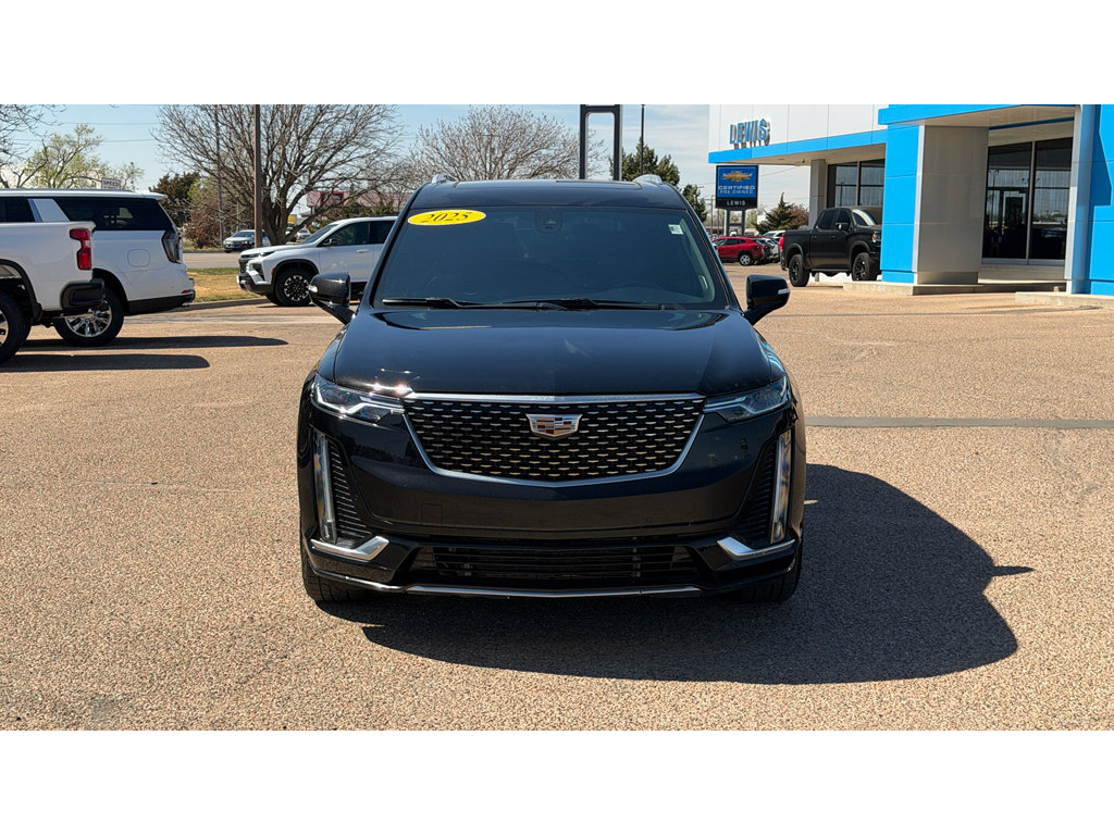 Used 2023 Cadillac XT6 Premium Luxury image 3