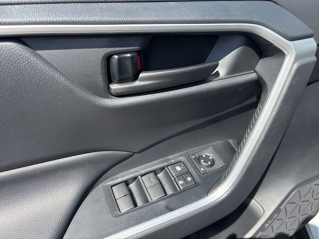 Used 2019 Toyota RAV4 LE w/ All Weather Liner Package AWD/4WD image 19