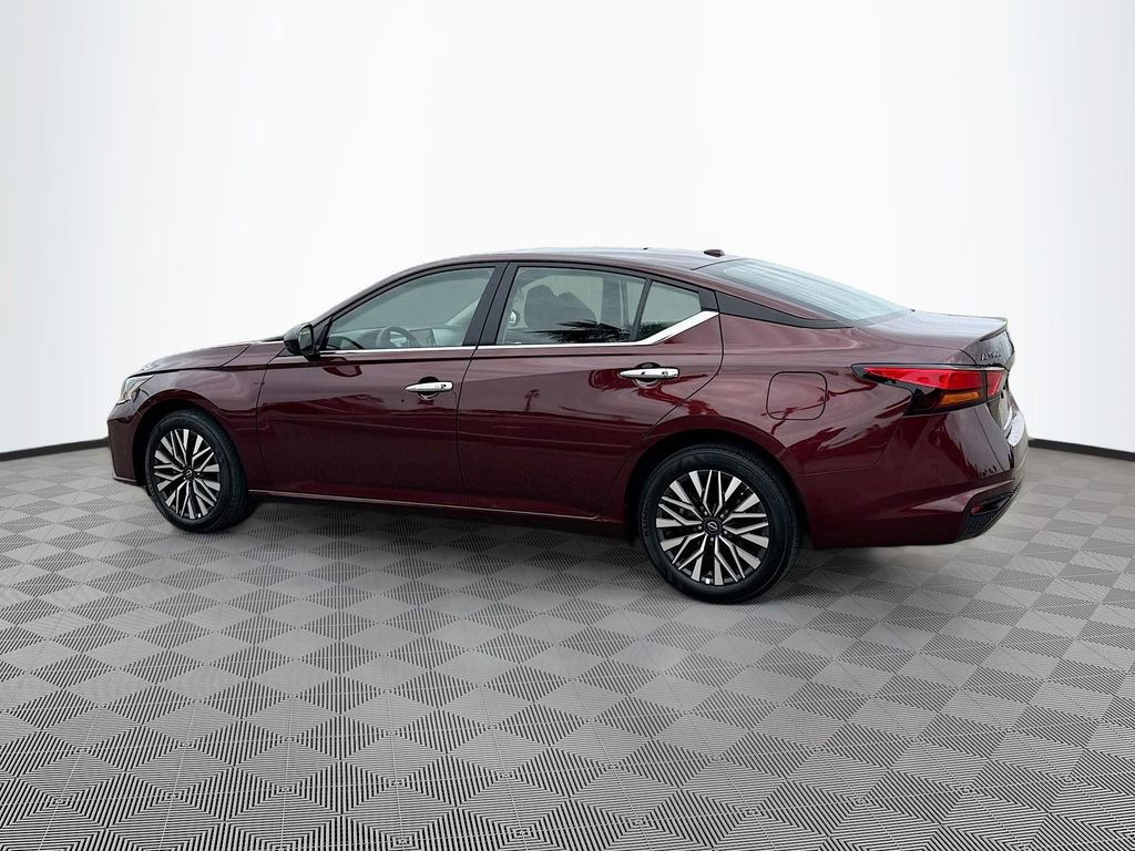 Used 2025 Nissan Altima 2.5 SV AWD/4WD image 6