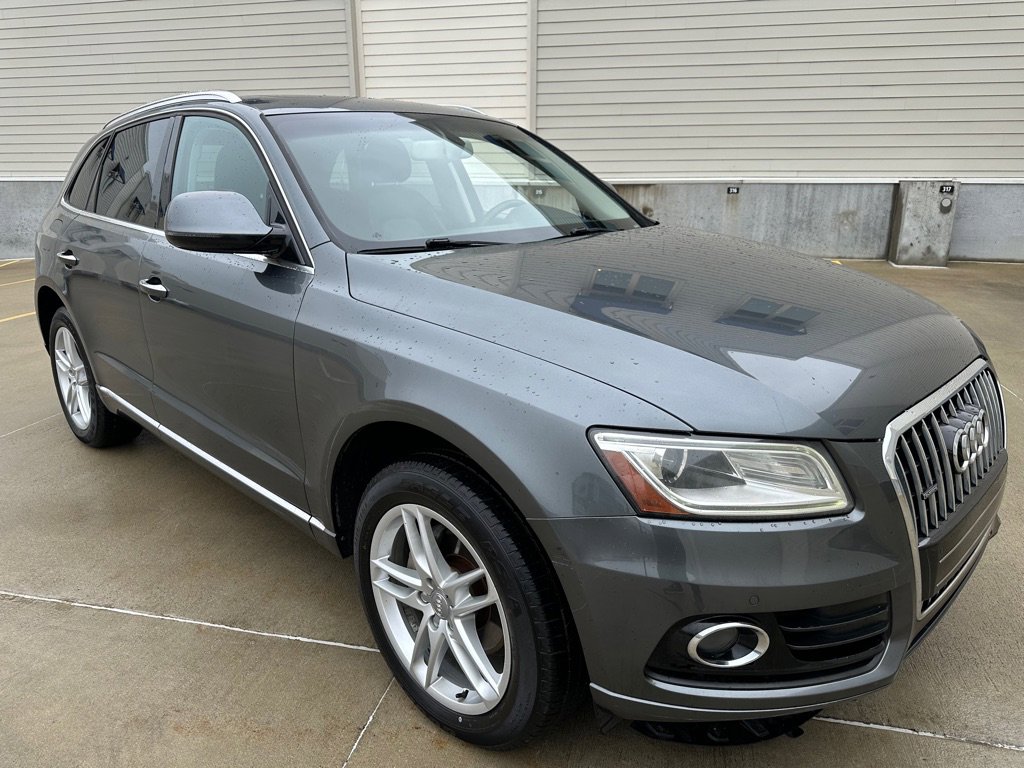 Used 2017 Audi Q5 2.0T Premium Plus w/ Technology Package image 1