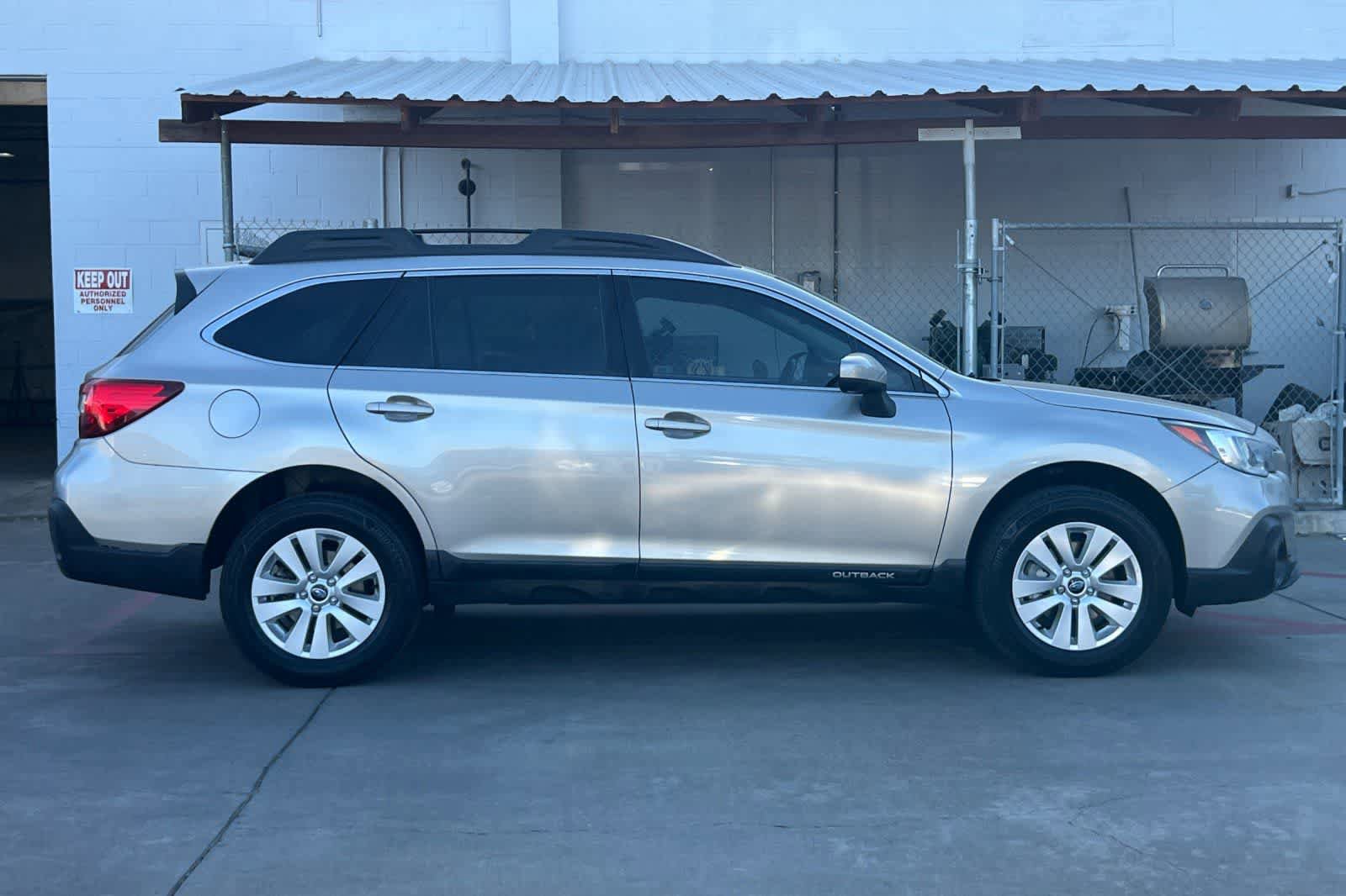 Used 2019 Subaru Outback 2.5i Premium AWD/4WD image 9