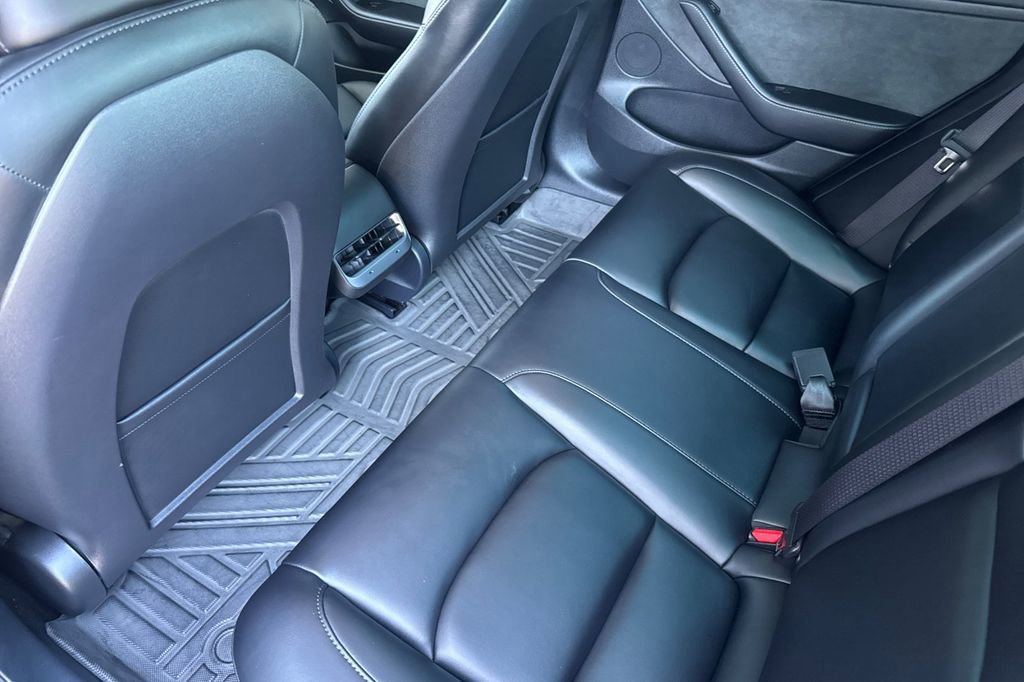 Used 2023 Tesla Model 3 Standard Range image 11