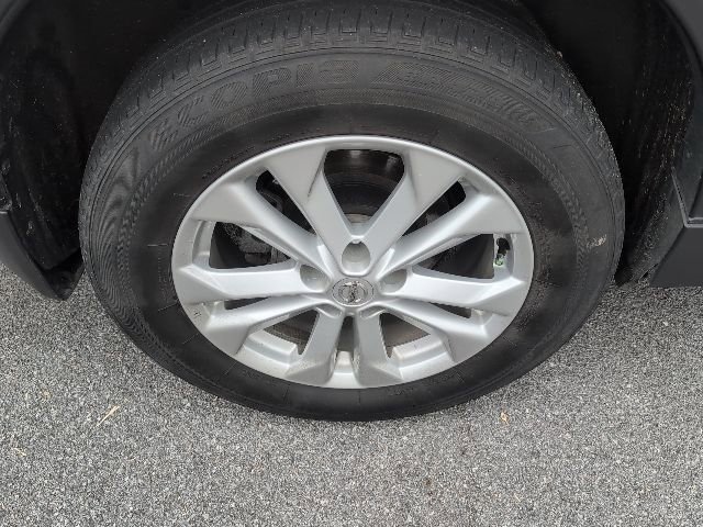 Used 2016 Nissan Rogue SV image 5