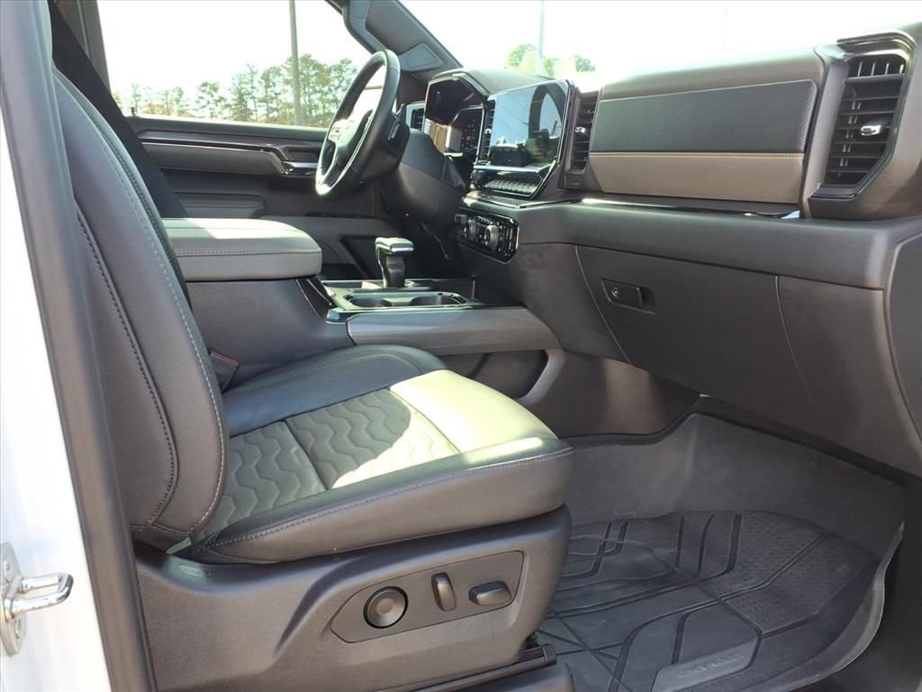 Used 2024 Chevrolet Silverado 1500 ZR2 image 12