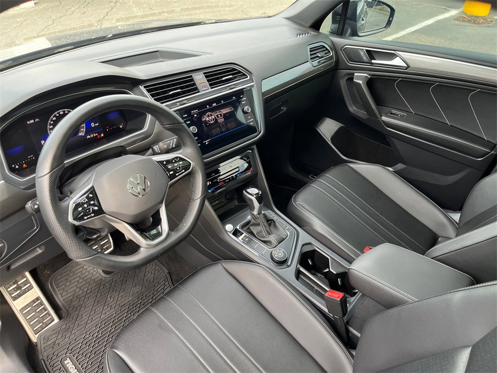 Used 2024 Volkswagen Tiguan SE R-Line image 16