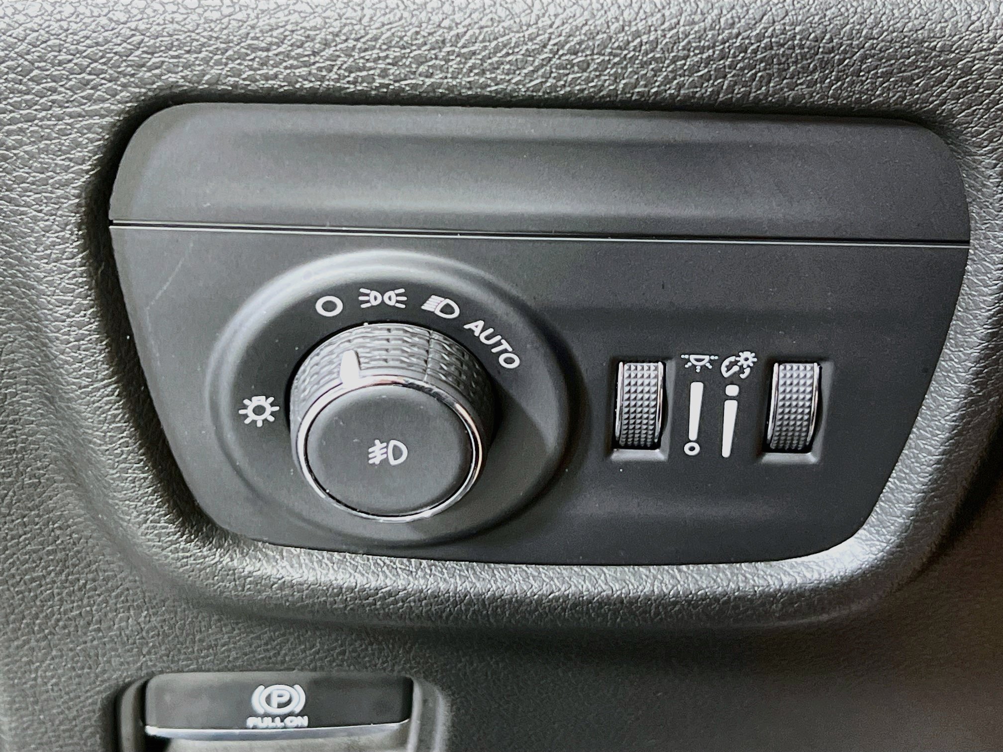 Used 2023 Jeep Grand Cherokee Limited AWD/4WD image 10