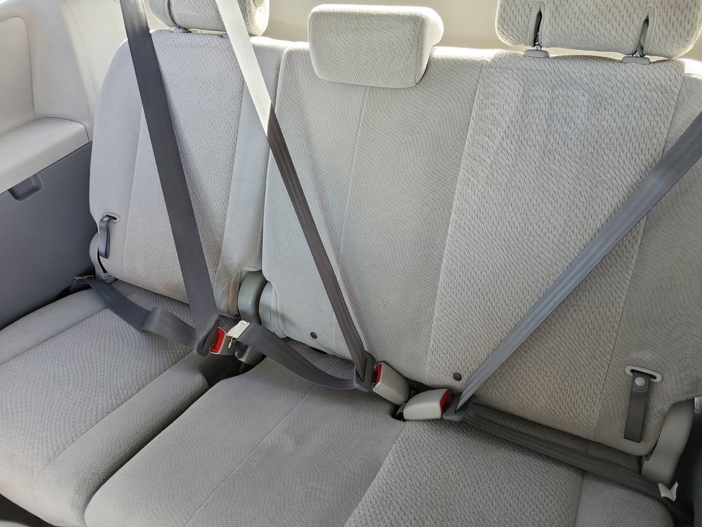 Used 2012 Toyota Sienna LE w/ Towing Pkg image 14