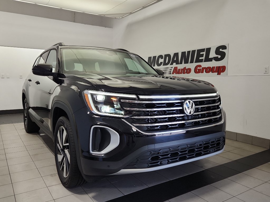 Certified 2025 Volkswagen Atlas SE w/ Panoramic Sunroof Package FWD image 1