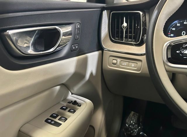 Used 2018 Volvo XC60 T8 Inscription image 32