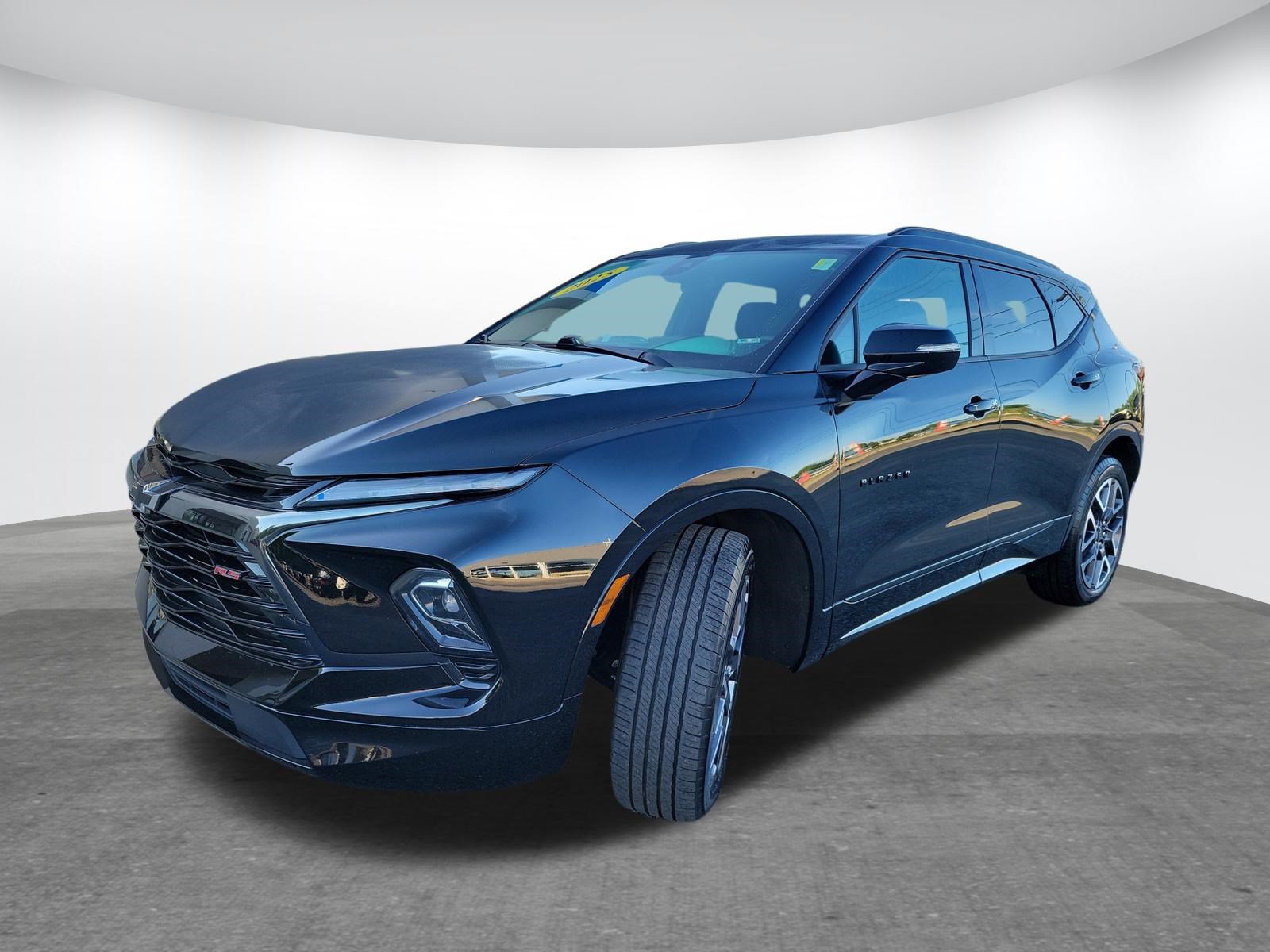 Used 2025 Chevrolet Blazer RS FWD image 3