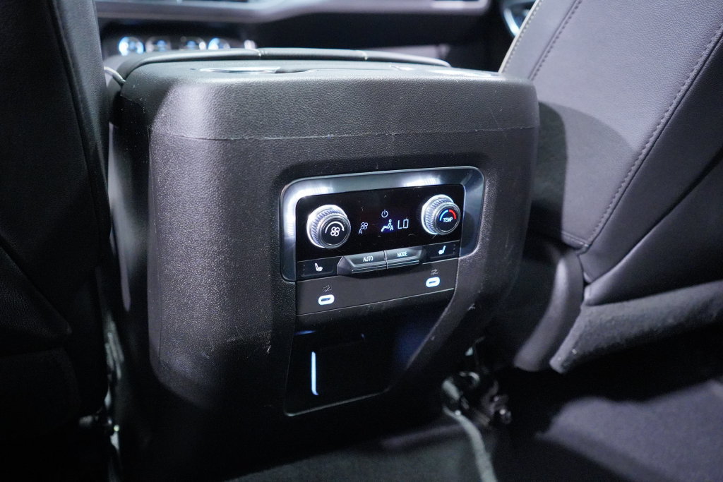 Used 2023 GMC Yukon XL SLT w/ SLT Luxury Package RWD image 23