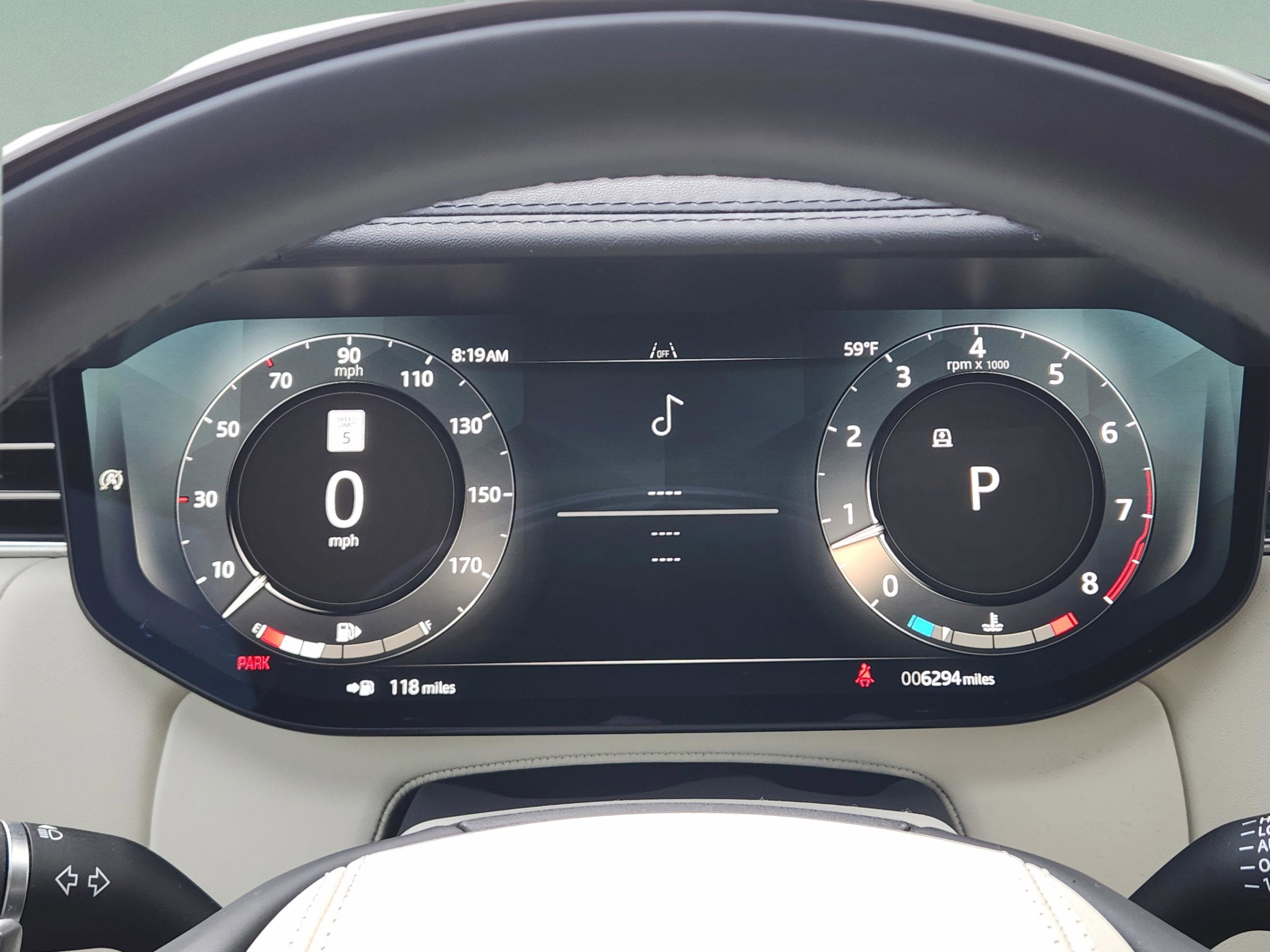 Certified 2025 Land Rover Range Rover SE image 12