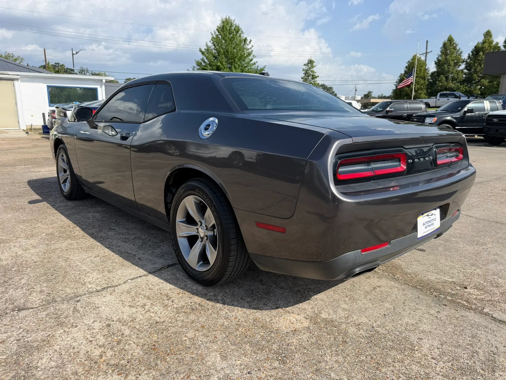 Used 2016 Dodge Challenger SXT RWD image 3