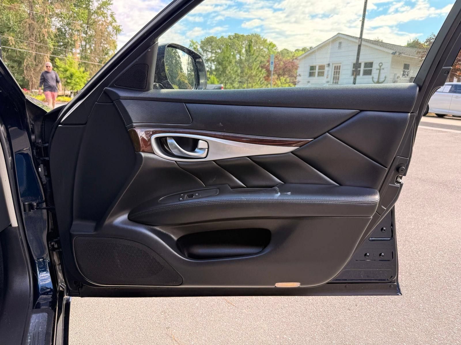 Used 2015 INFINITI Q70 L 3.7 RWD image 18
