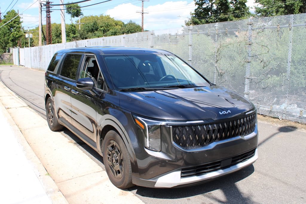 Used 2025 Kia Carnival FWD image 4