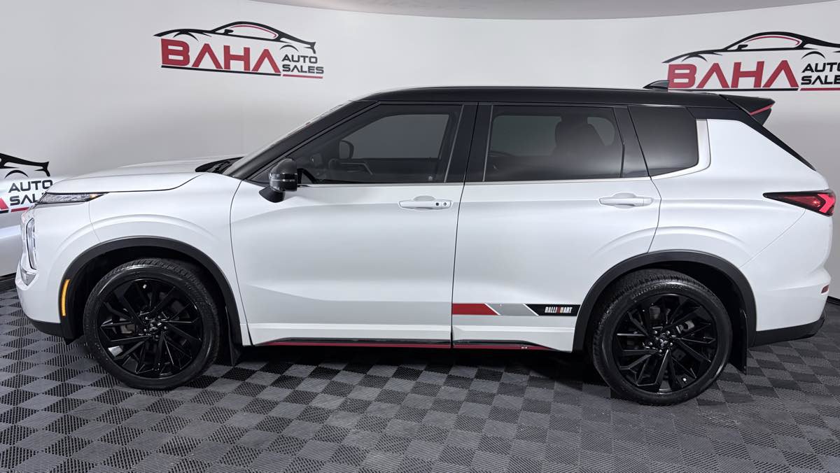 Used 2023 Mitsubishi Outlander ES AWD/4WD image 3