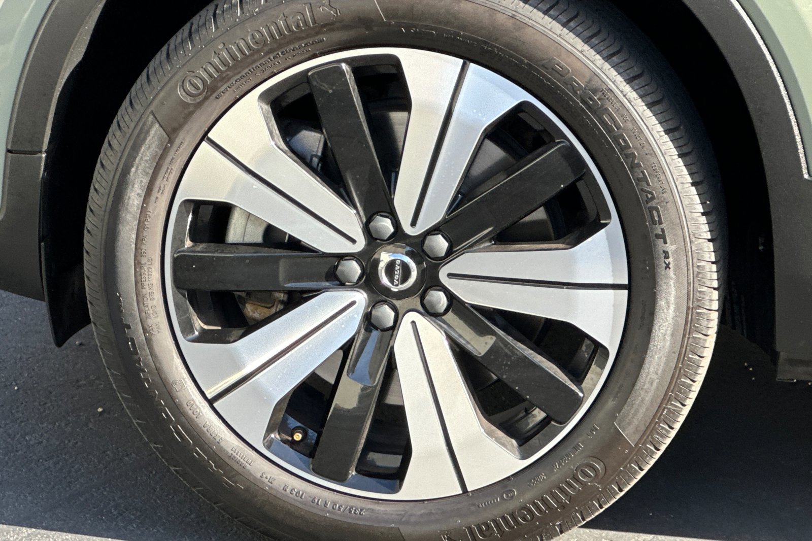 Certified 2023 Volvo C40 P8 Recharge Plus AWD/4WD image 32