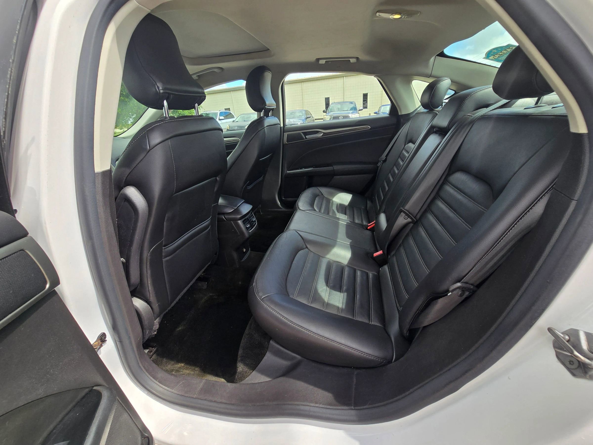 Used 2016 Ford Fusion SE w/ Equipment Group 202A FWD image 14