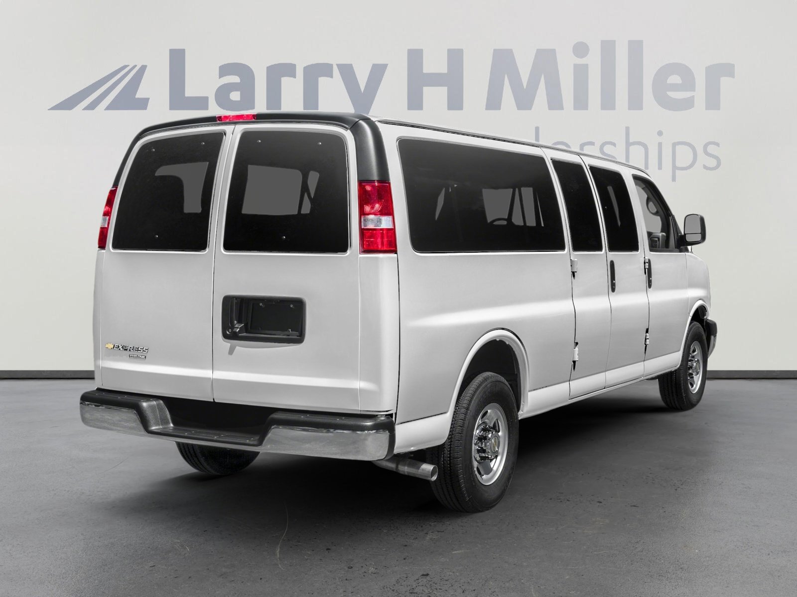Used 2018 Chevrolet Express 3500 LS RWD image 2