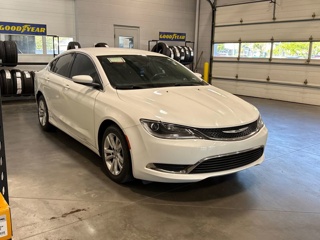 Used 2015 Chrysler 200 Limited w/ Convenience Group FWD image 3