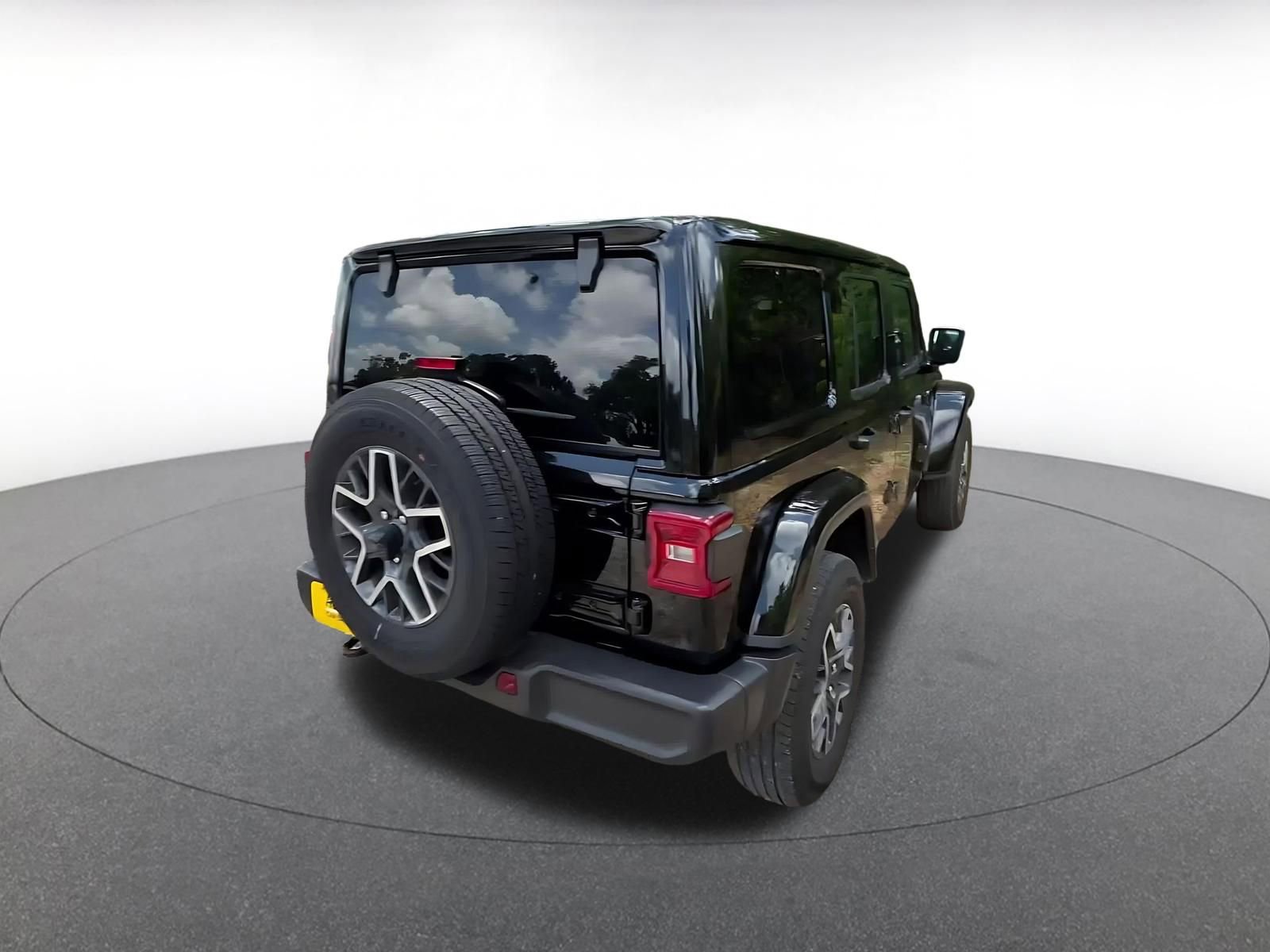 Used 2025 Jeep Wrangler Unlimited Sahara AWD/4WD image 15