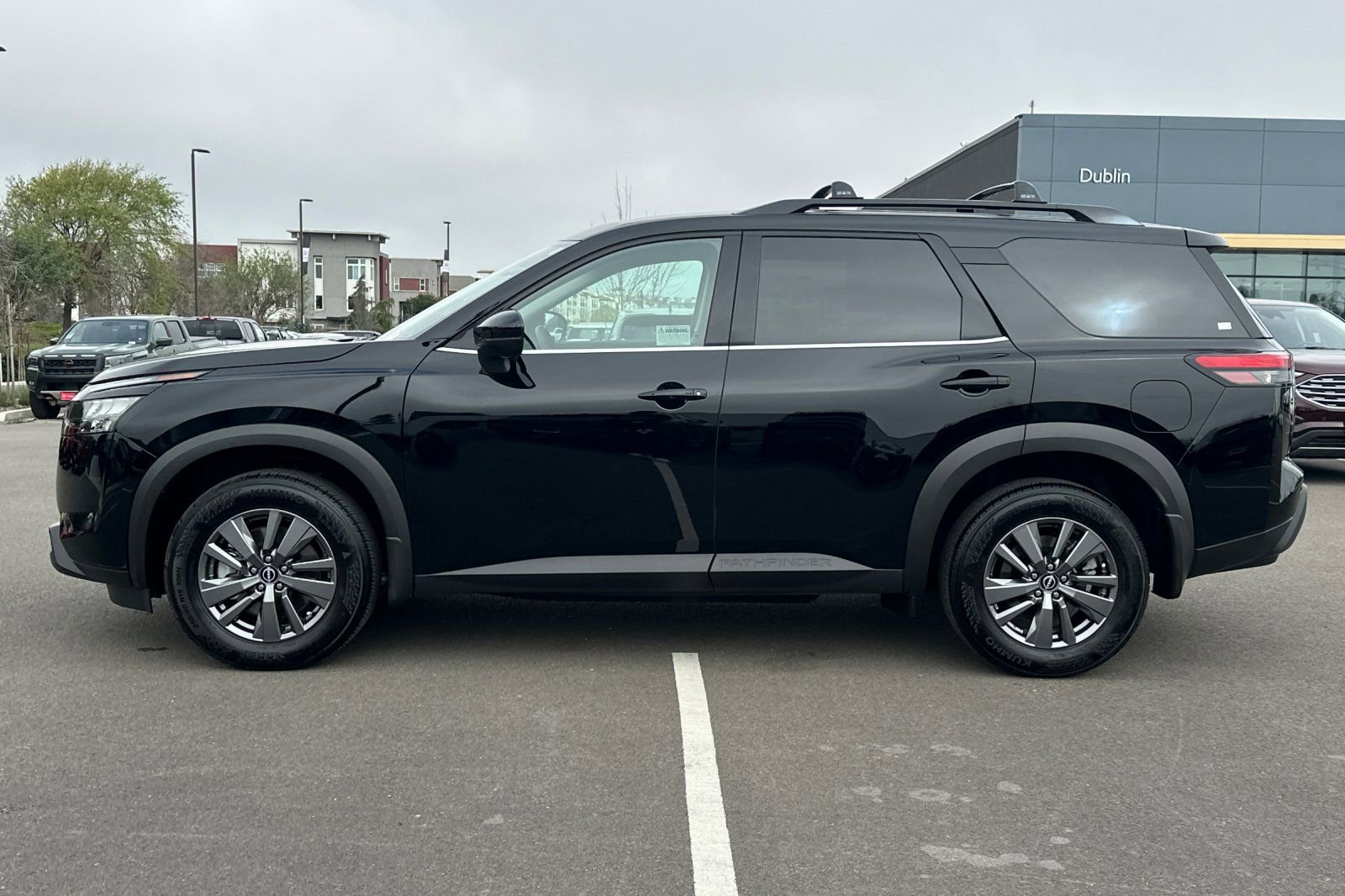 Certified 2025 Nissan Pathfinder SV image 7