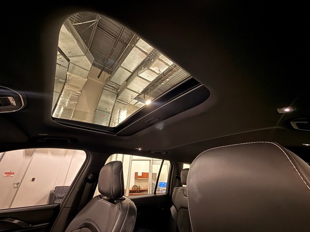 Used 2022 Jeep Grand Cherokee L Laredo image 17